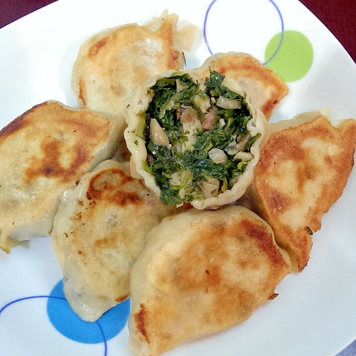 ナズナと豚肉のジャンボ焼き餃子